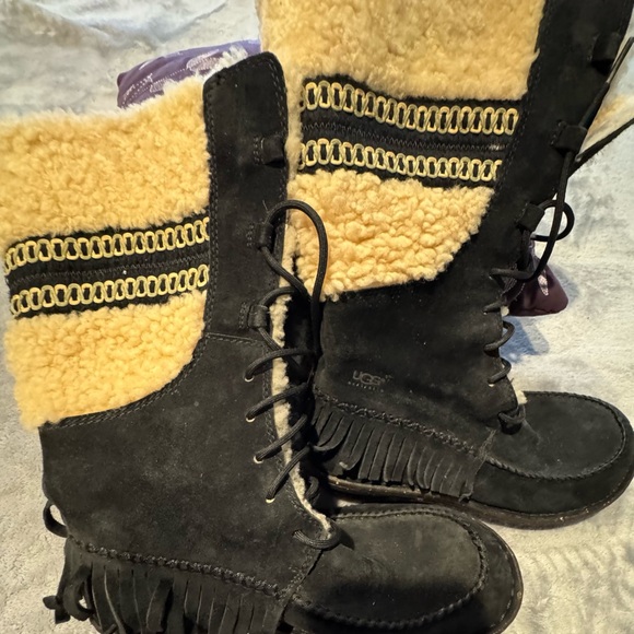 UGG Black and Cream Winter Boots - Picture 10 of 14
